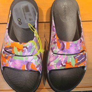 NWT OOFOS OOAHH SANDALS LT PURPLE WATERCOLOR